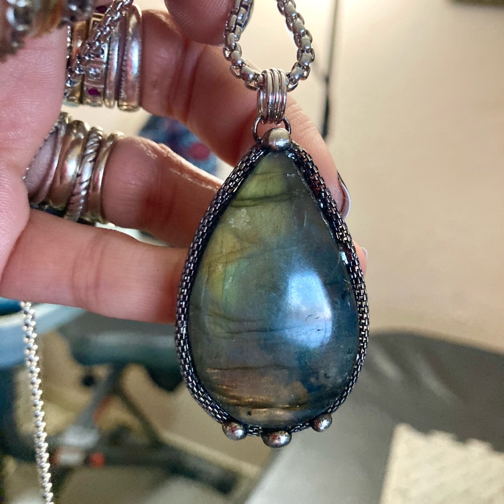 Natural dark blue green iridescent flash labradorite gemstone boho moon necklace - Picture 12 of 14